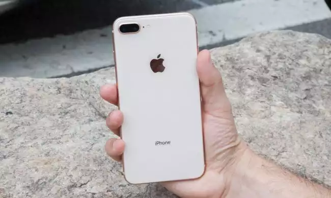 iPhone SE Just Killed iphone 8 Plus - and that's Bad news for big phone fans