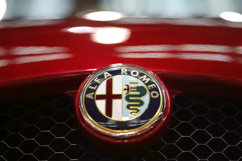 Alfa Romeo aims to fully electrify by 2027