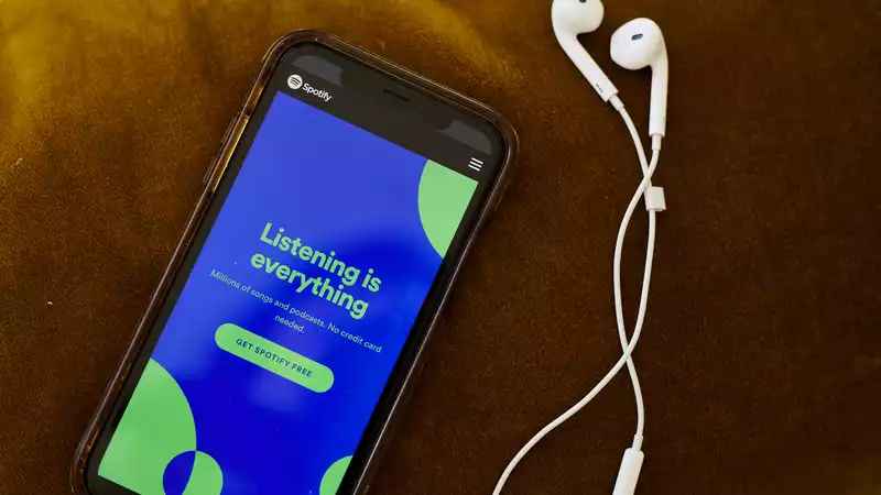 Apple Podcasts - Spotify is launching its own paid podcast service