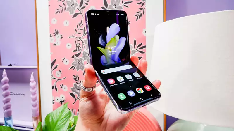 Galaxy Z Flip 5 tilted to tackle two big foldable Complaints — here's how