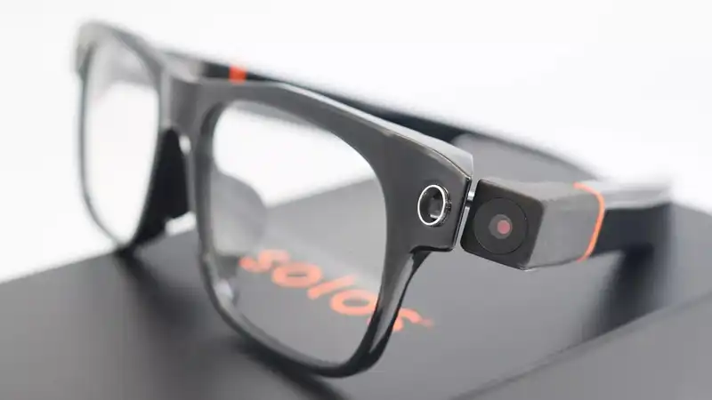 These new smart glasses are equipped with a camera and ChatGPT-4o