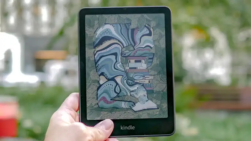 New Kindle Colorsoft users report “obtrusive” yellow strip on screen