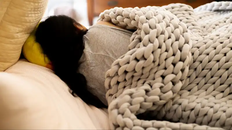 They found that weighted blankets improve sleep in adults with insomnia.