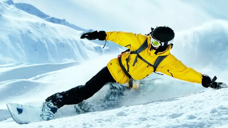 5 accessories you need for a great day of snowboarding