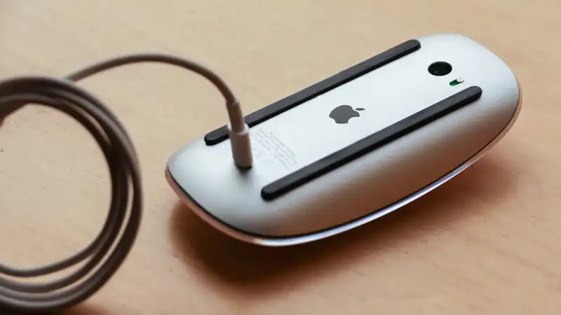 Apple's Next Magic Mouse Will Reportedly Fix Its Biggest Design Mistake